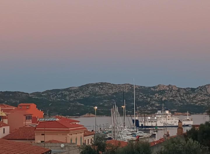 Appartamento La Terrazza - Localita Cala Gavetta La Maddalena  Kültér fotó